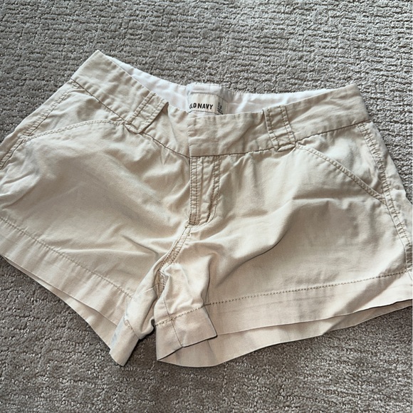 Old Navy Pants - Old Navy khaki tan 8 chino shorts